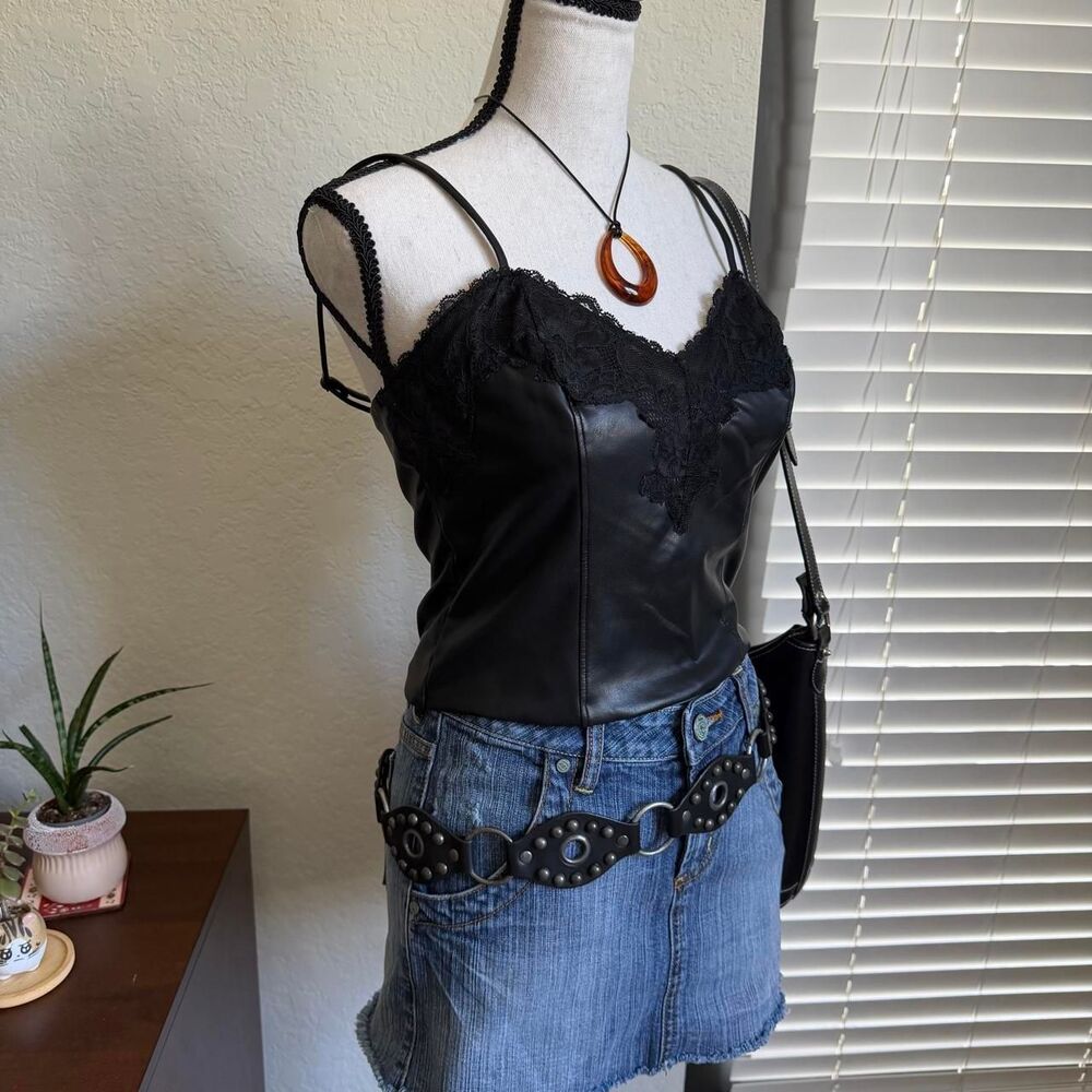Express Women's Black Vest - Picture 3 of 6